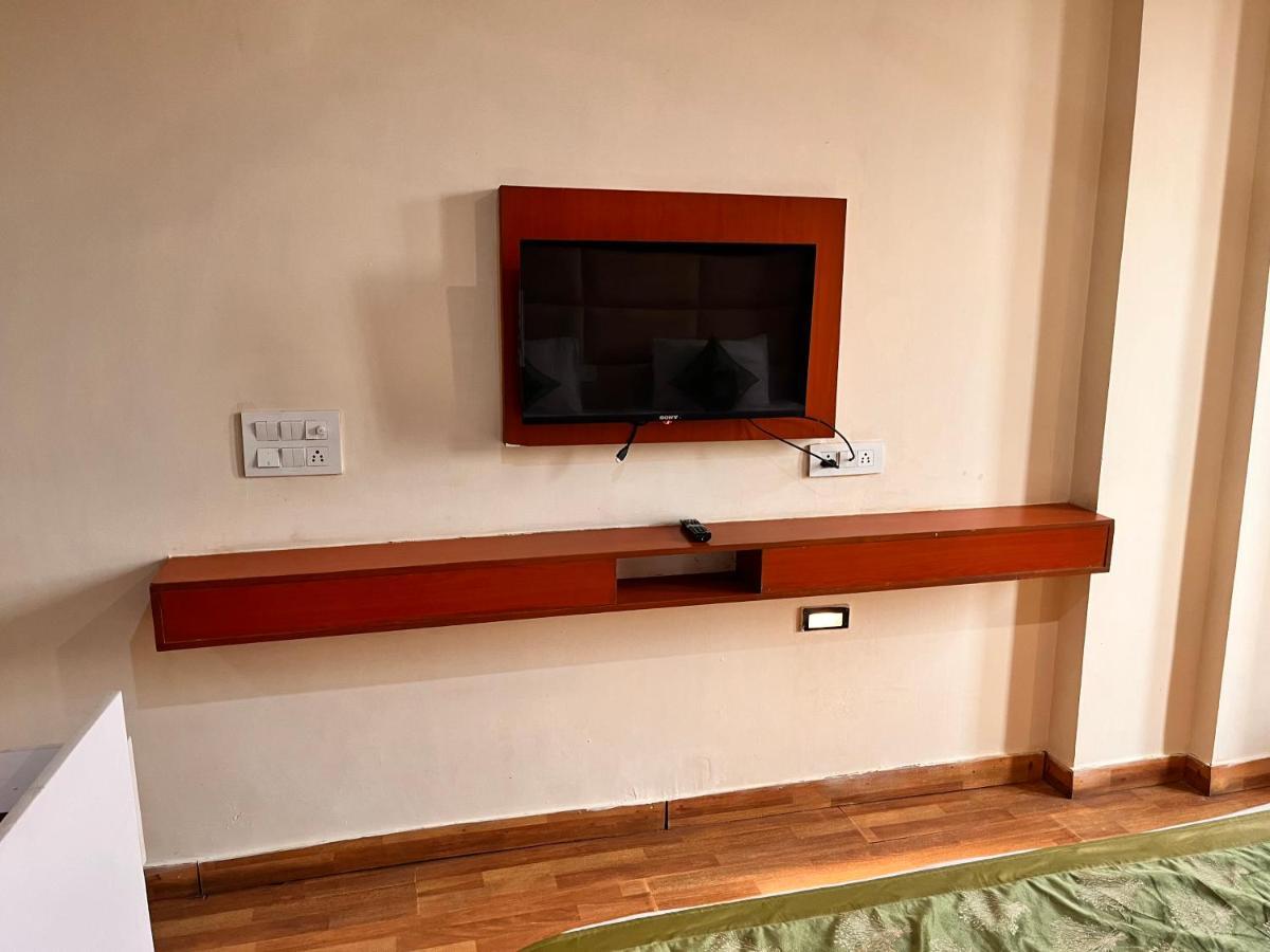 Oyster Pearl I Near Medanta Hospital I Sec-39 I Gurgaon Hotel Exterior photo
