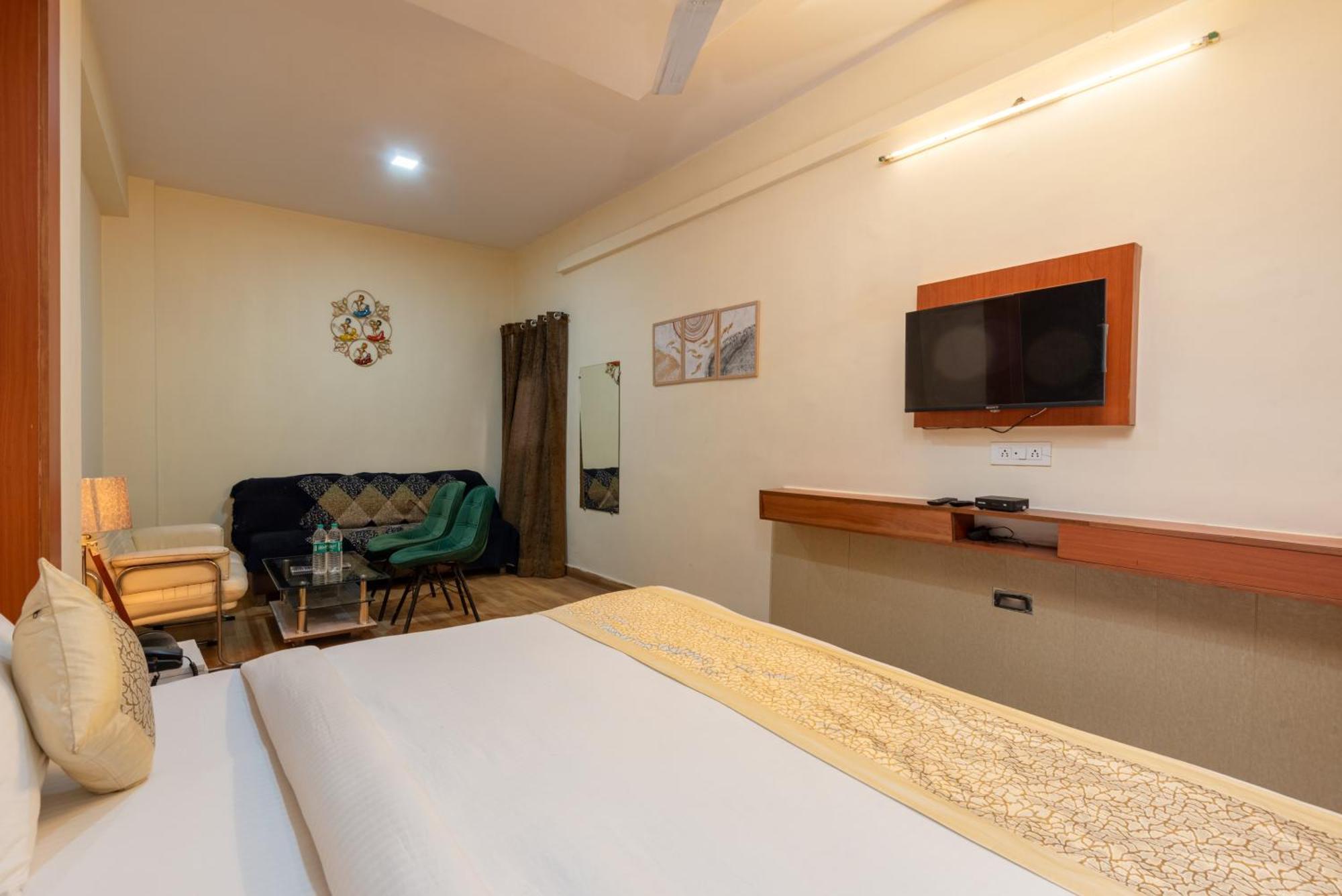 Oyster Pearl I Near Medanta Hospital I Sec-39 I Gurgaon Hotel Exterior photo